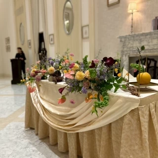 カラフルをテーマに、華やかに飾り付けしていただきました。