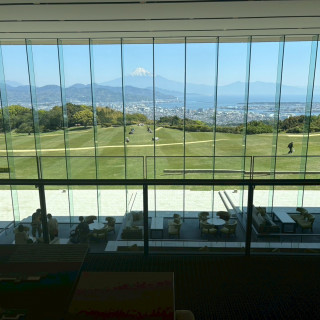 エントランス入ってすぐの景色です。
