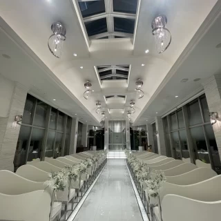 夜に行きましたが、チャペルは想像以上に明るくて綺麗でした。