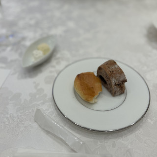 ハーフコースの試食で出していただいたパン2種類。