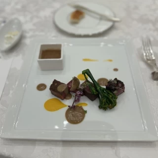 ハーフコースの試食で出していただいたメインのお肉。