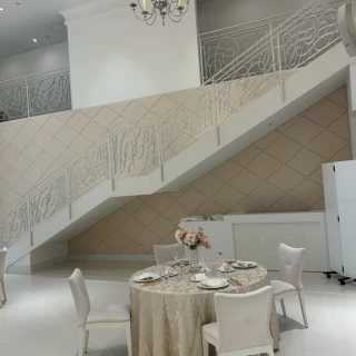 真っ白な階段から再入場できます。