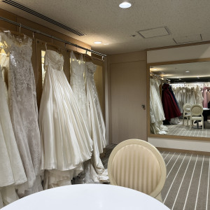 ドレスの試着室|747373さんのウエディングヒル東京ベイ幕張の写真(2500167)