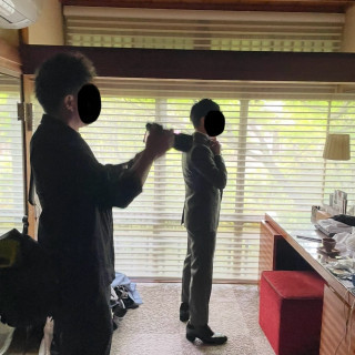 新郎　着替え中　撮影風景