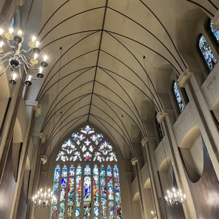 教会の雰囲気がしてすごく幻想的です。