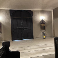 挙式会場の横の壁側です。