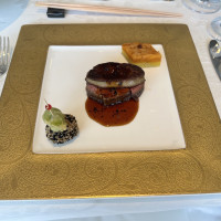 牛フィレ肉とフォアグラのステーキ。