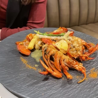魚料理のメインのオマール海老です。