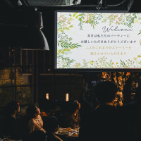 スクリーンは高砂後方