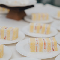 デザートビュッフェでのウェディングケーキ
