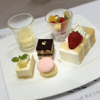 デザートブッフェでのケーキ一例