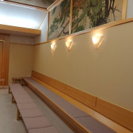大巳殿の前室で親族紹介を行います