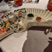 日本料理 鶴翠より鶴の器に盛られた前菜