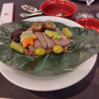 日本料理 玲瓏より和牛朴葉焼 豚鍬焼