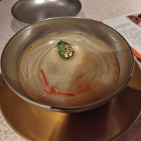 日本料理 鶴翠より樹齢大根と蟹饅頭
