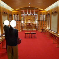 赤絨毯が素敵な地下にある神殿