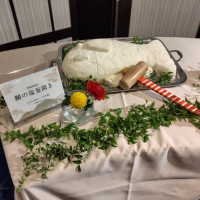 鯛の塩釜焼きは演出としても料理としても使えます