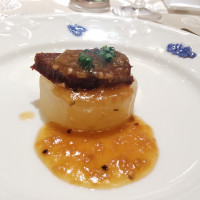 メインディッシュ 黒毛和牛の柔らか煮込み大根添え