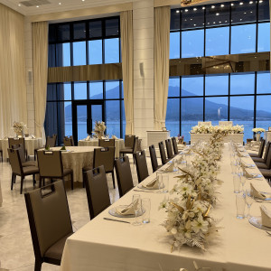 披露宴会場|747778さんのTHE BAYSUITE SAKURAJIMA TERRACE（ザベイスイートサクラジマテラス）の写真(2438272)