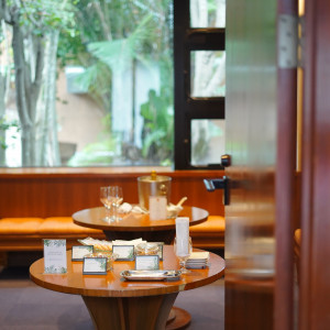 親族控え室2
めんべい等、お菓ドリンクを置いてくださいます。|747799さんのTHE LUIGANS Spa & Resort(ザ・ルイガンズ．スパ＆リゾート)の写真(2434309)