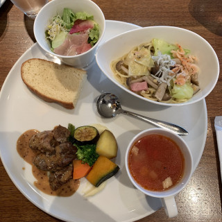 レストランで試食させて頂いた食事