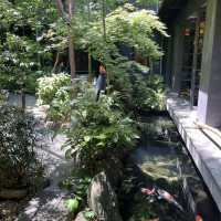 中庭を囲むように会場があり、名古屋の中心とは思えない雰囲気