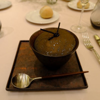 季節のスープの入ってきた重厚感あるうつわ