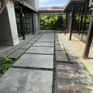 チャペルに入る前の中庭|747922さんのクラシカ表参道/別邸KEYAKIの写真(2435466)
