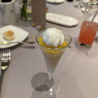 お肉料理前のお口直しのシャーベット。