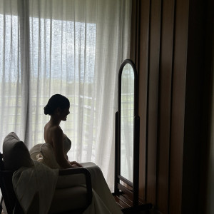 部屋でのヘアメイク準備|747970さんのザ・リッツ・カールトン沖縄の写真(2529391)