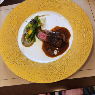 【牛フィレ肉のグリエ】トリュフの香りがあるソースが美味しい