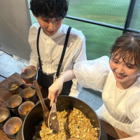 同じ釜の飯を食う