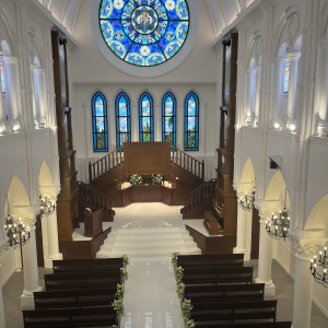 天井が高く、とても素敵なチャペル。|748133さんのアルカンシエル luxe mariage 大阪（アルカンシエルグループ）の写真(2436504)