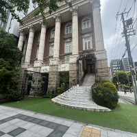 外観
式場を出るとすぐ御堂筋