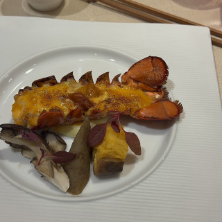 料理は全品美味しい
特にオマール海老の雲丹味噌焼きは絶品