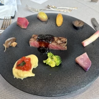メインのお肉料理です