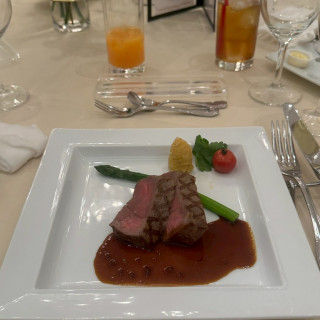 メインのお肉料理です