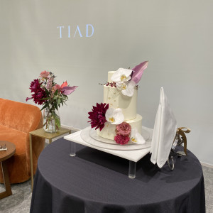 素敵なウエディングケーキ
装花が雰囲気に合わせて選べました|748248さんのTIAD, オートグラフ コレクション（ティアド, オートグラフ コレクション）の写真(2437192)