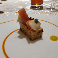 前菜「オリーブとトマトのバトネ」