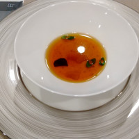 看板料理のコンソメスープ