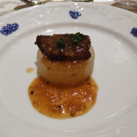 会場で有名な料理「黒毛和牛の柔らか煮込み大根添え」