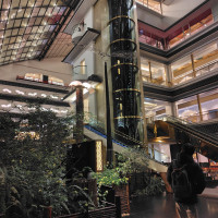 雅叙園一階のロビー、夜の様子
