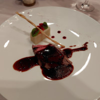 牛フィレ肉の低温ローストとジャガイモのプレストリュフソース