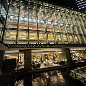 滝のある中庭の夜の景色|748252さんのホテル雅叙園東京の写真(2456501)