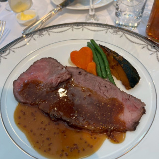 メインディッシュの肉料理です。