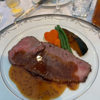 メインディッシュの肉料理です。