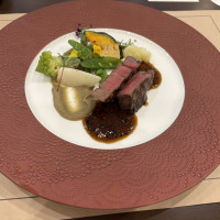 お肉にかかっているソースがおいしかったです