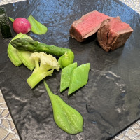 ソースがかかってない状態のお肉です！