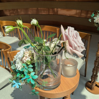 挙式に置いてある花は少し元気がなかったです