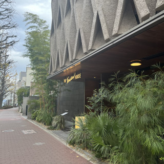 外観は結婚式場に見えないほどのおしゃれさ